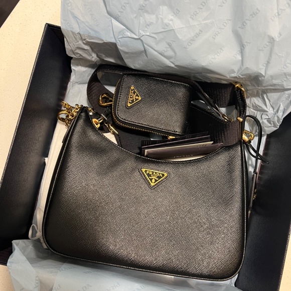 Prada Re-Edition 2005 Saffiano Leather Bag - Picture 5 of 16